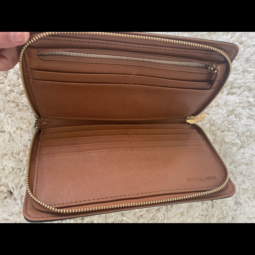 Michael Kors Wallet - Picture 2 of 3